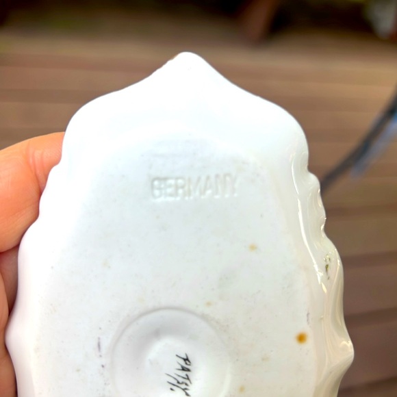 Vintage German Hand-Painted Porcelain Ring Holder w African Violets by RS - Picture 10 of 11